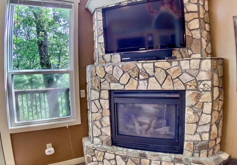 Chateau Treehouse #11 @ Oak Crest Cottages And Treehouses Eureka Springs Esterno foto
